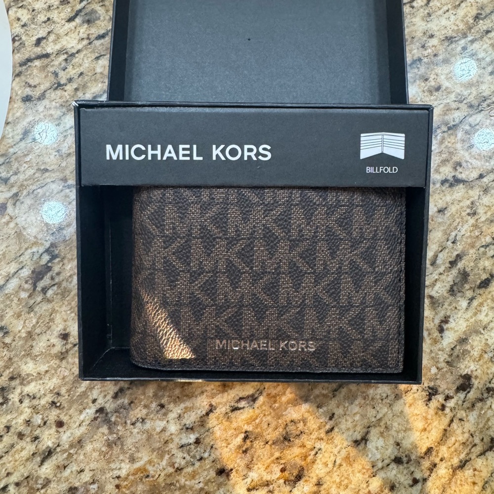 Michael Kors Brown Logo Billfold Wallet NWT - Picture 3 of 6